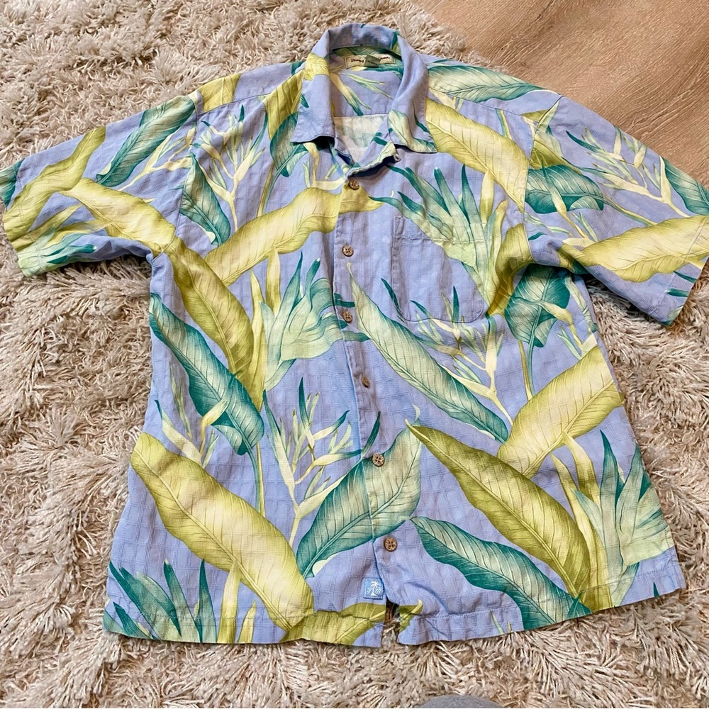 Tommy Bahama 100% Silk floral tropical Hawaiian Print Cream Short Sleeve